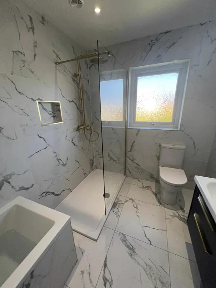 Marble-effect wet room