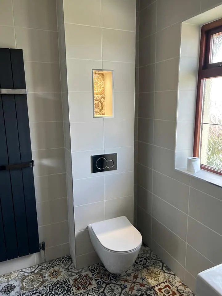 Wall-hung toilet and tall radiator